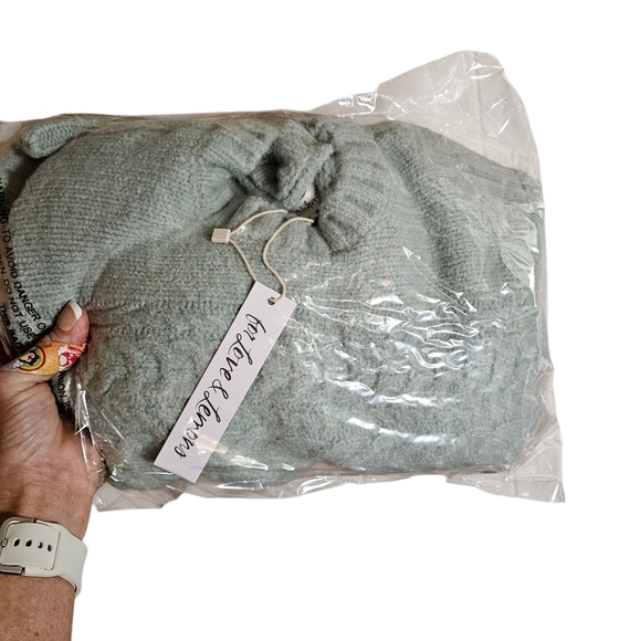 FOR LOVE & LEMONS SYDNEY SWEATER IN SAGE - Picture 11 of 12